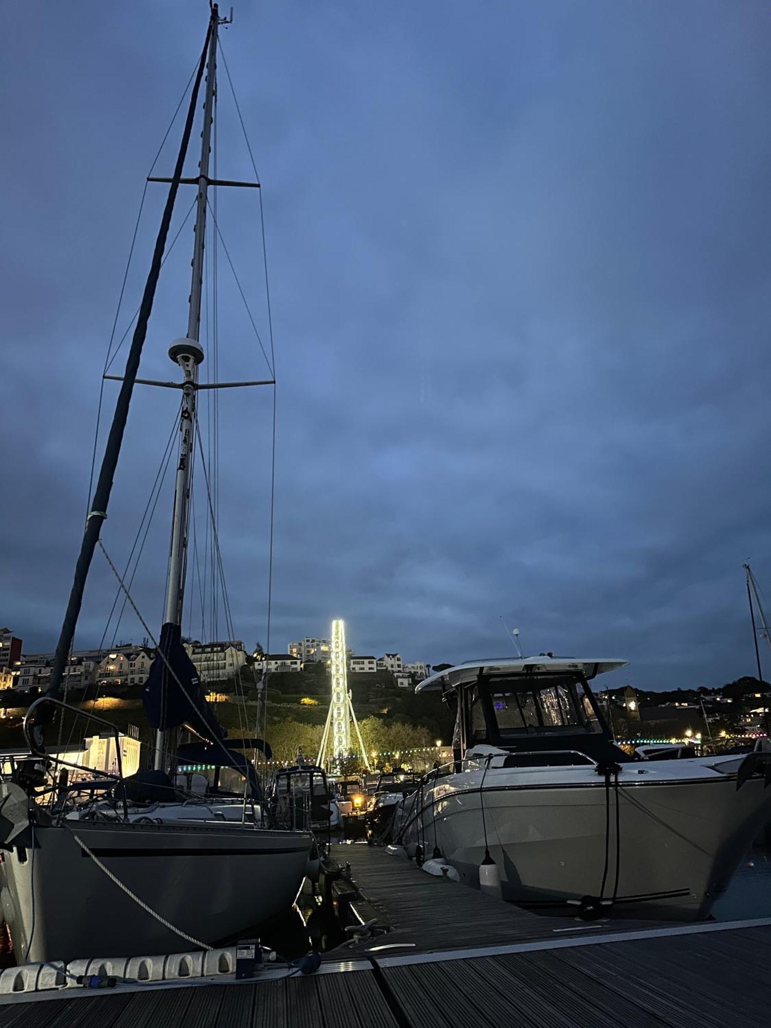 Boat Accommodation Ltd Torquay Exterior photo